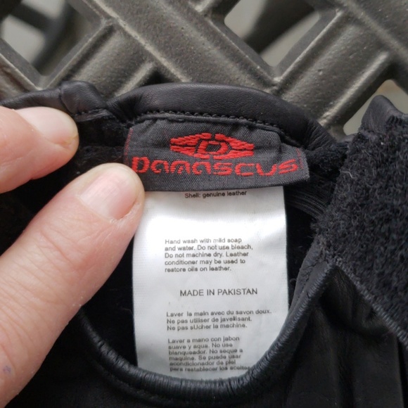 BNWT Damascus Hand Armour Black Gloves - Picture 3 of 3